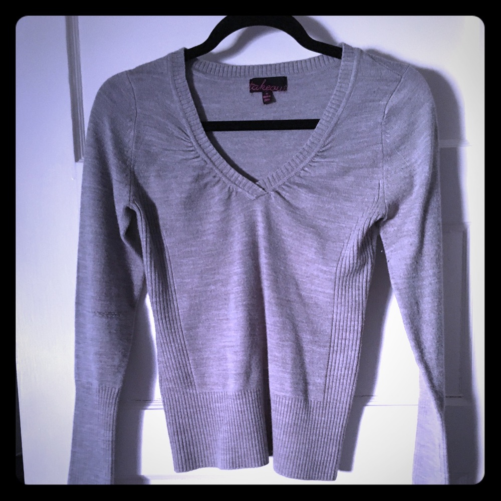 Medium fitted grey sweater